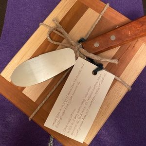 NWOT Beautiful cheese board & knife set